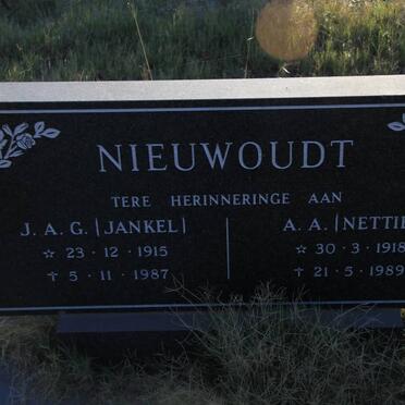 NIEUWOUDT J.A.G. 1915-1987 &amp; A.A. 1918-1989