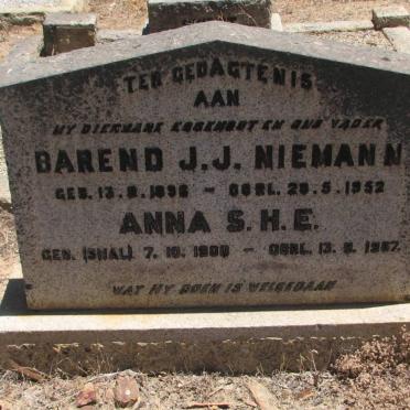 NIEMANN Barend J.J. 1896-1952 &amp; Anna S.H.E. SMAL 1900-1967