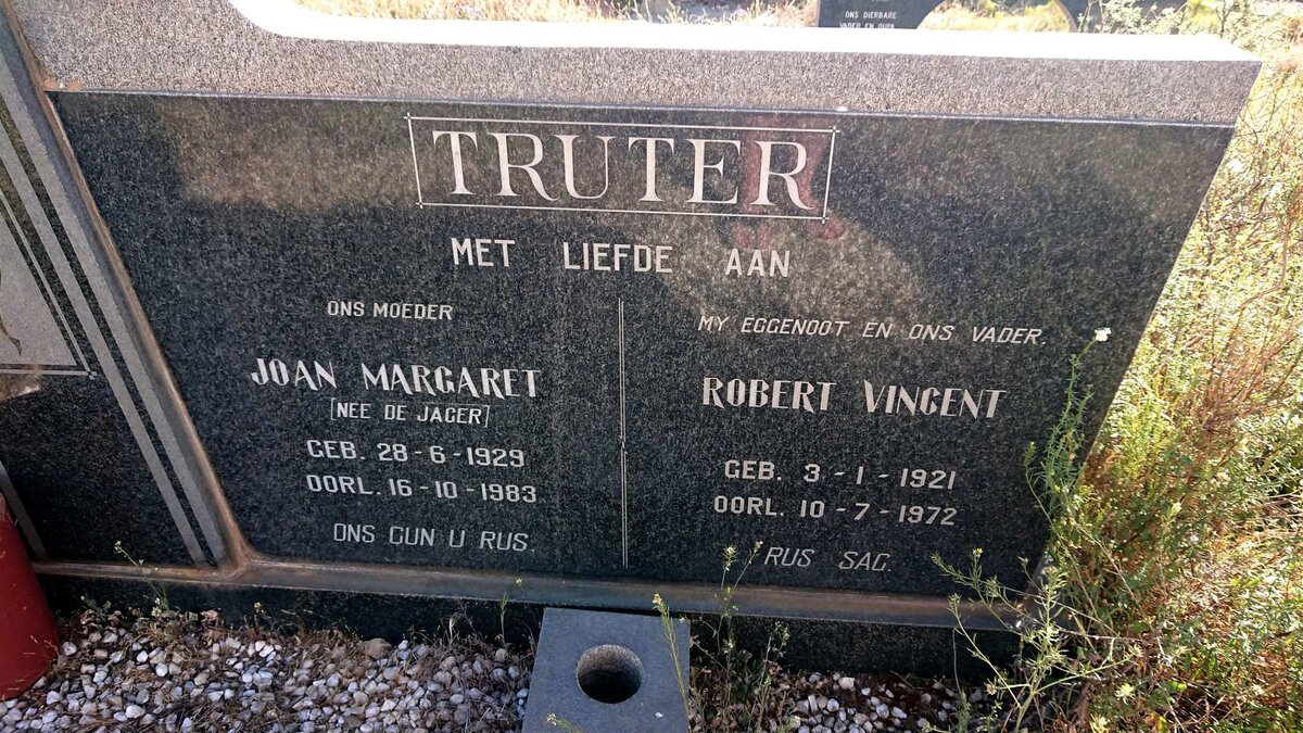 TRUTER Robert Vincent 1921-1972 & Joan Margaret DE JAGER 1929-1983