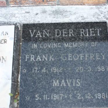 RIET Frank Geoffrey, van der 1912-1987 &amp; Mavis 1917-1981