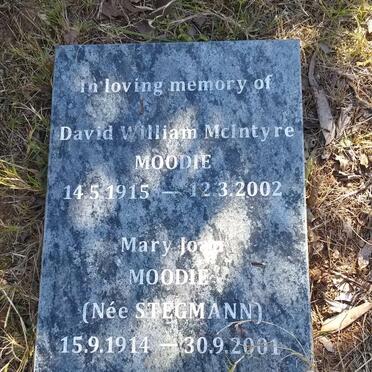 MOODIE David William McIntyre 1915-2002 &amp; Mary Joan STEGMANN 1914-2001