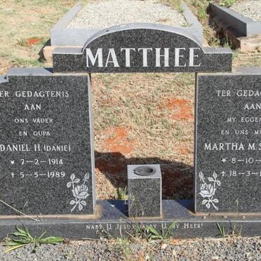 MATTHEE Daniel H. 1914-1989 &amp; Martha M.S. 1916-1986