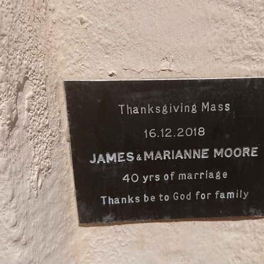 MOORE James &amp; Marianne