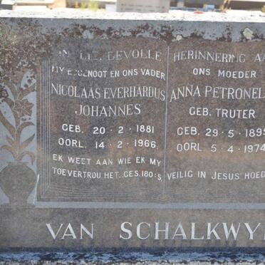 SCHALKWYK Nicolaas Everhardus Johannes, van 1881-1966 &amp; Anna Petronella TRUTER 1895-1974