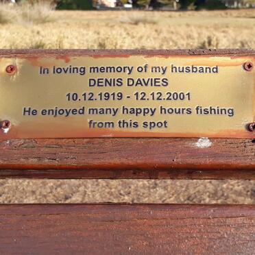 DAVIES Dennis 1919-2001 :: DAVIES Nigel 1954-2012