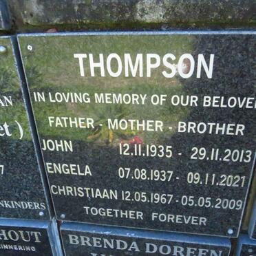 THOMPSON John 1935-2013 &amp; Engela 1937-2021 :: THOMPSON Christiaan 1967-2009