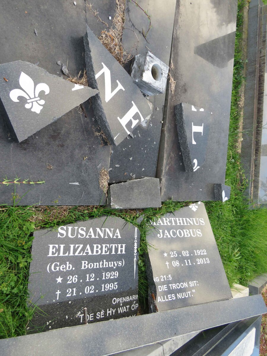 NEL Marthinus Jacobus 1922-2013 & Susanna Elizabeth BONTHUYS 1929-1995