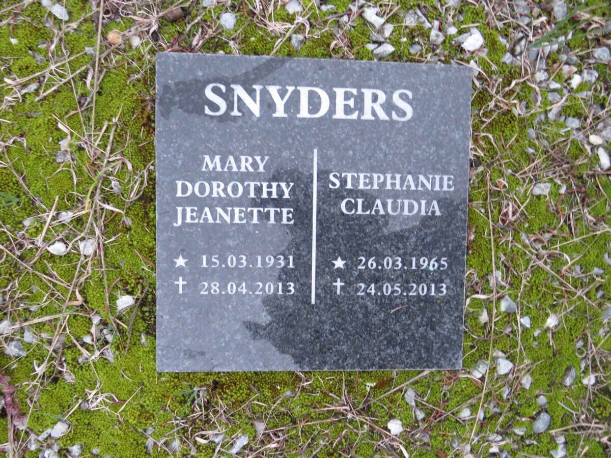 SNYDERS Mary Dorothy Jeanette 1931-2013 :: SNYDERS Stephanie Claudia 1965-2013