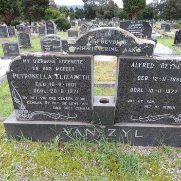ZYL Alfred Reyner, van 1889-1977 & Petronella Elizabeth 1901-1971