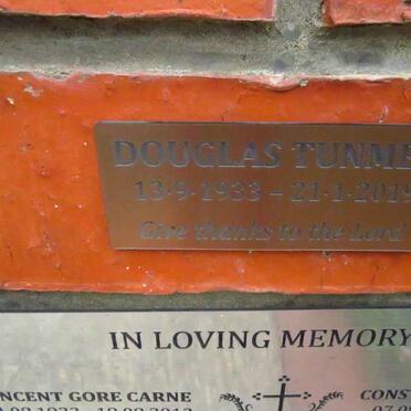 TUNMER Douglas 1933-2019