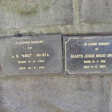 LINNELL A.E. 1901-1991 &amp; Gladys Jessie Maud 1910-1989