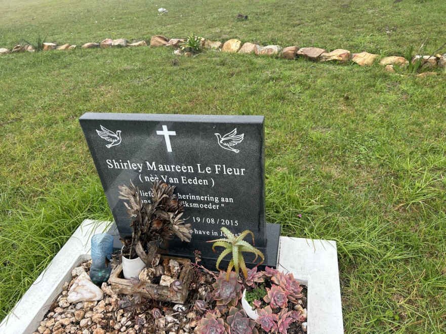 FLEUR Shirley Maureen, le nee VAN EEDEN 1938-2015