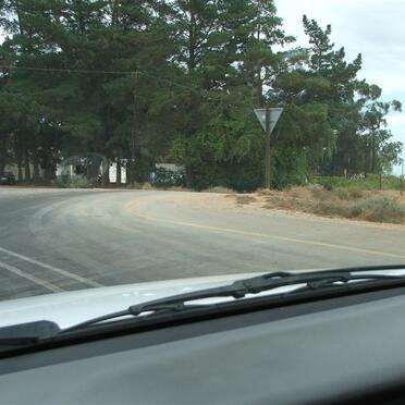2. Approx. 400 metres further you turn to your right on a gravel road.