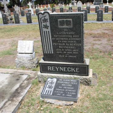 REYNECKE Petrus Albertus 1907-1957 &amp; Margaret Alice HOLLAND nee PRETORIUS 1910-1993