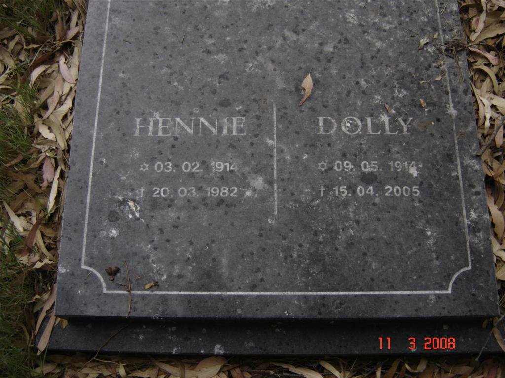 ? Hennie 1914-1982 &amp; Dolly 1914-2005