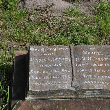 BESTER Michiel H.V.N. 1855-1932 &amp; Maria A. PIENAAR 1856-1926