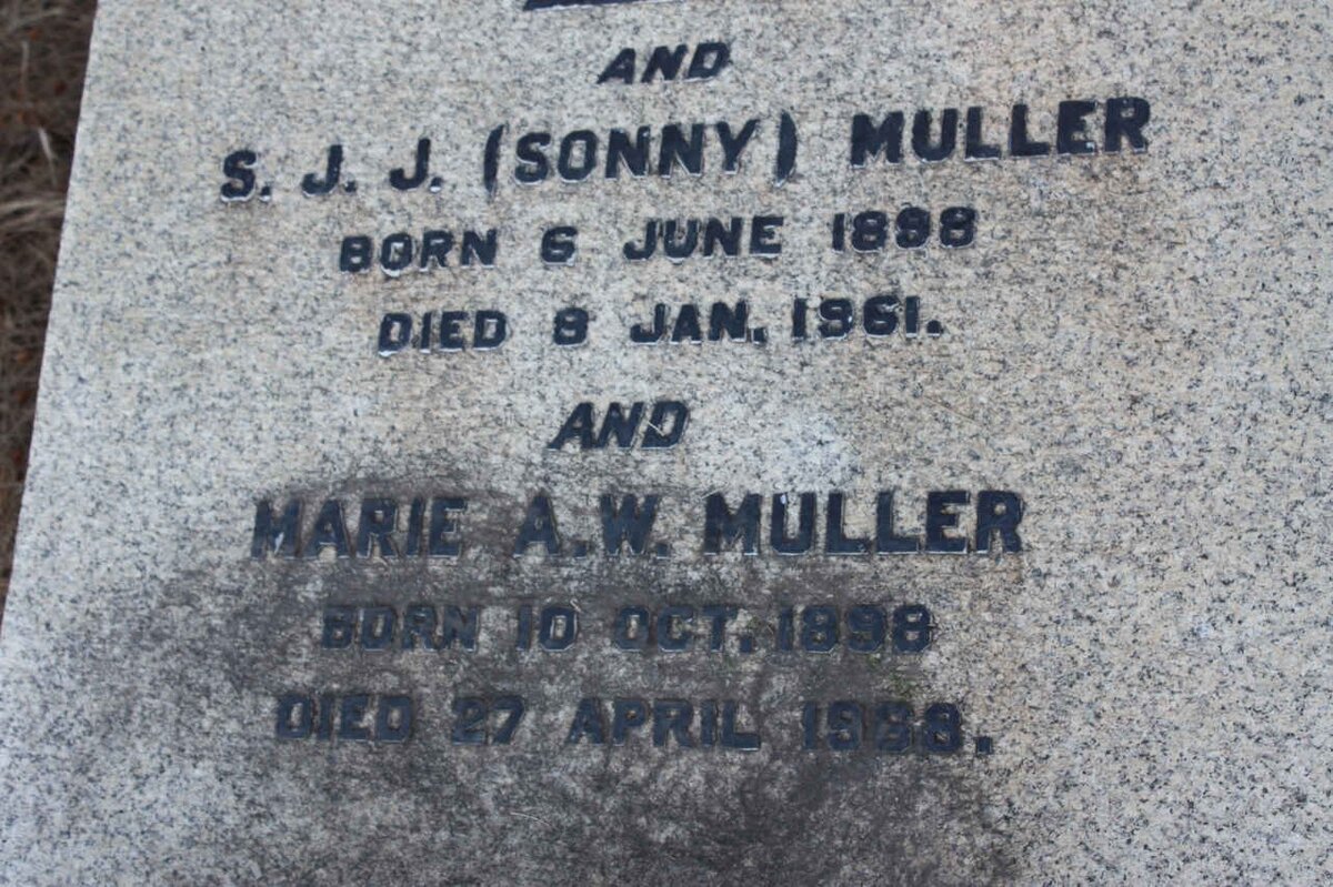 MULLER S.J.J. 1898-1961 &amp;  Marie A.W. 1898-1968