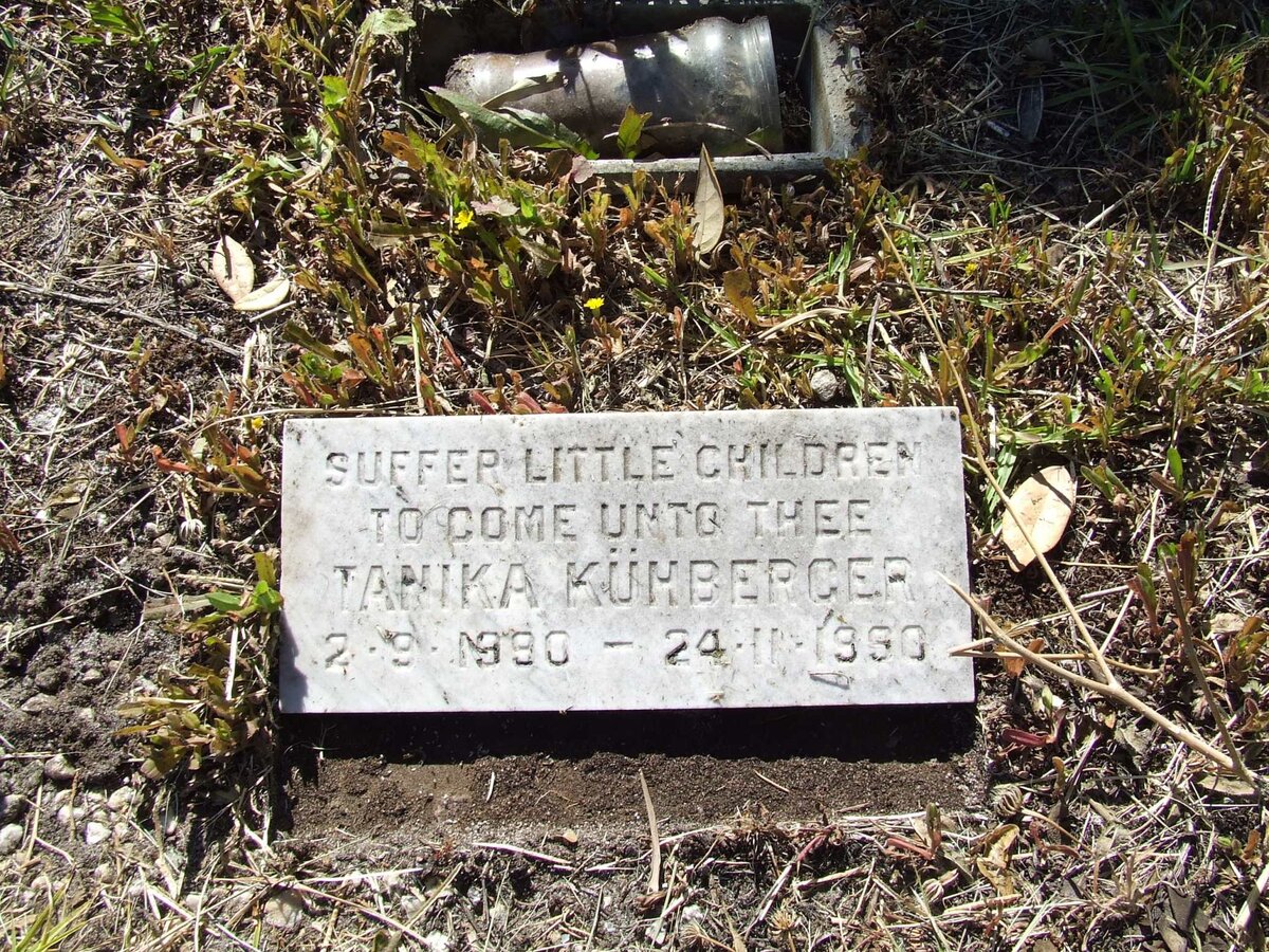 KUHBERGER Tanika 1990-1990