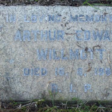 WILLMOT Edgar Walter -1928 :: WILLMOTT Emily M. -1958 :: WILLMOTT Arthur Edward -1980