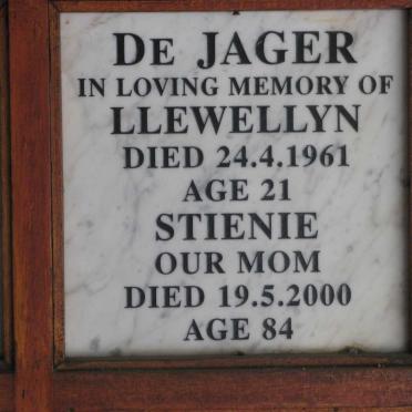 JAGER Stienie, de -2000 :: DE JAGER Llewellyn -1961