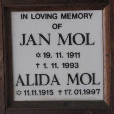 MOL Jan 1911-1993 &amp; Alida 1915-1997