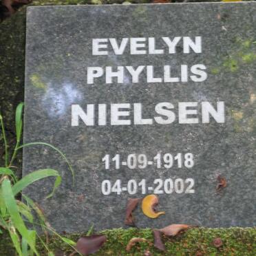 NIELSEN Evelyn Phyllis 1918-2002