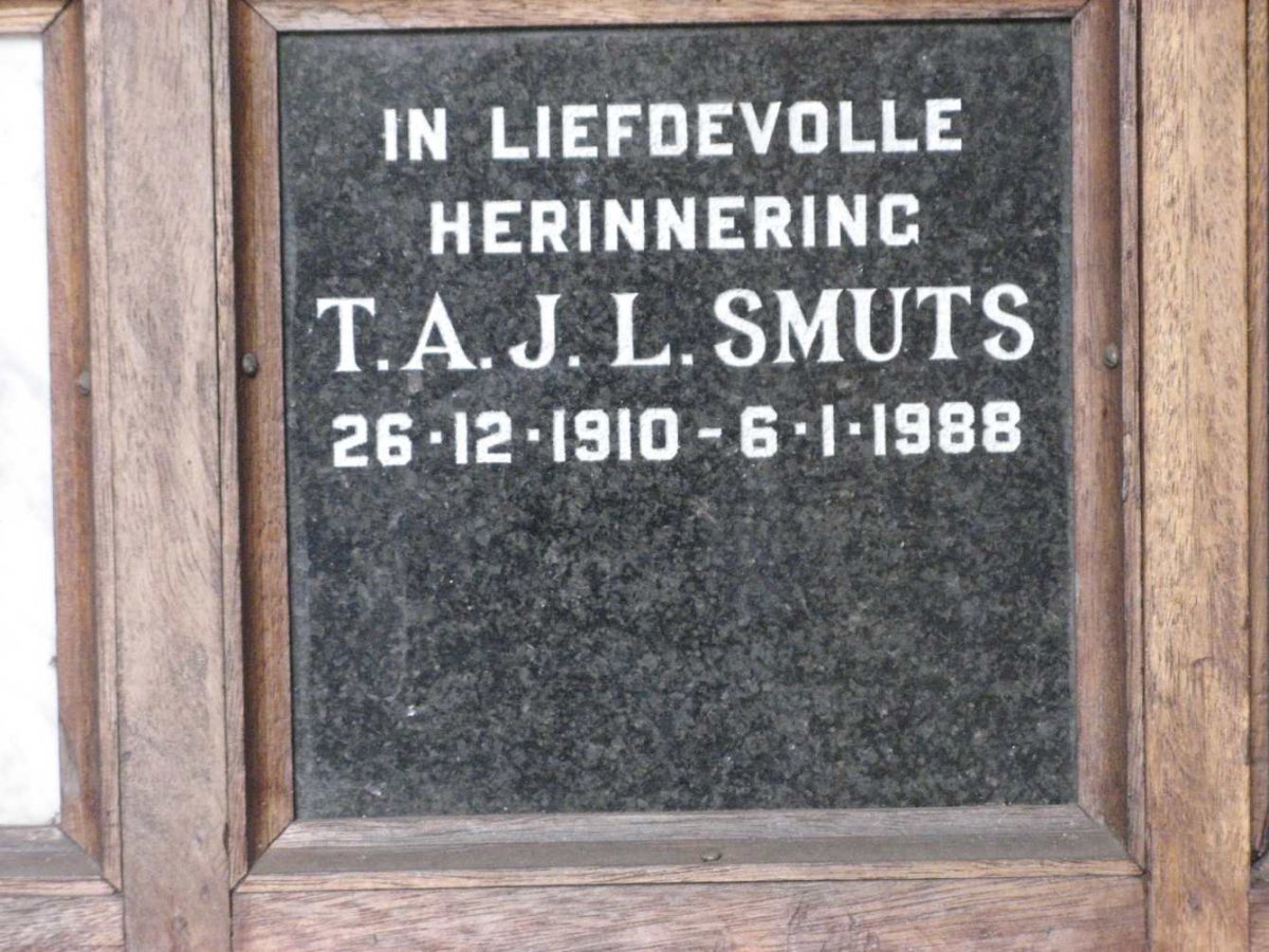 SMUTS T.A.J.L. 1910-1988