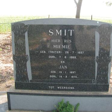 SMIT Jan 1897-1975 &amp; Miemie TRUTER 1897-1969