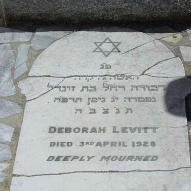 LEVITT Deborah -1928