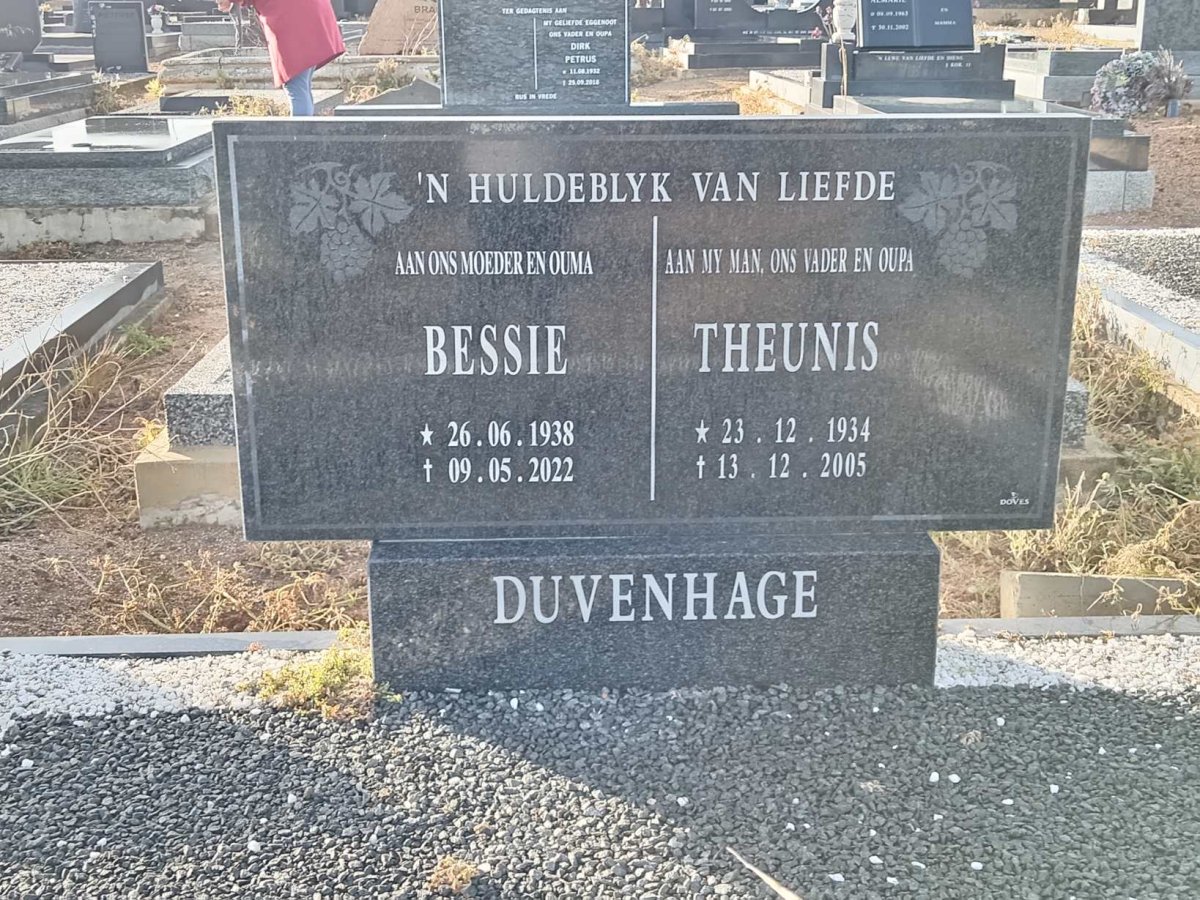 DUVENHAGE Theunis 1934-2005 &amp; Bessie 1938-2022