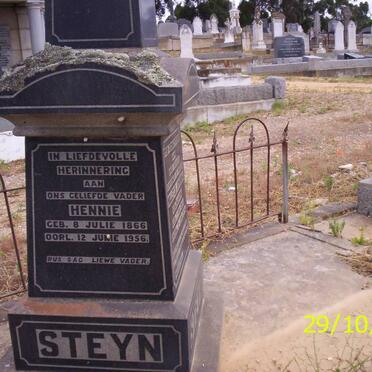 STEYN Hennie 1866-1956 &amp; Hilletje Johanna BASSON 1869-1924