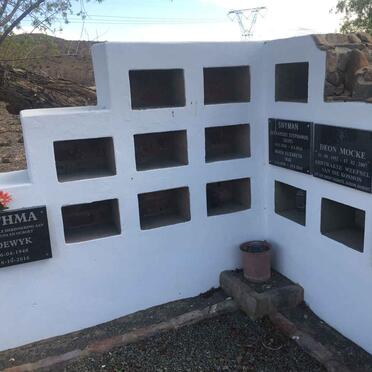 1. Gedenkmuur / Memorial Wall