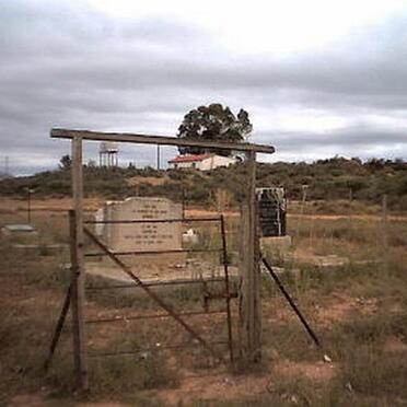 1. Edenville Plaas Begraafplaas Ingang