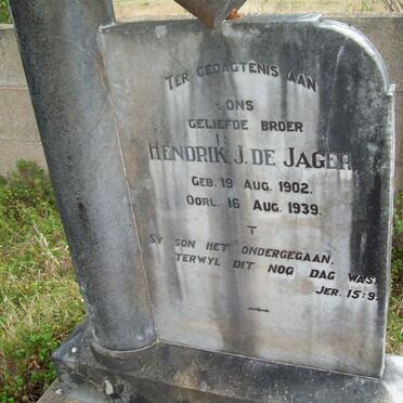 Western Cape, MOSSEL BAY district, Botlierskop 146_2, Private game reserve, farm cemetery