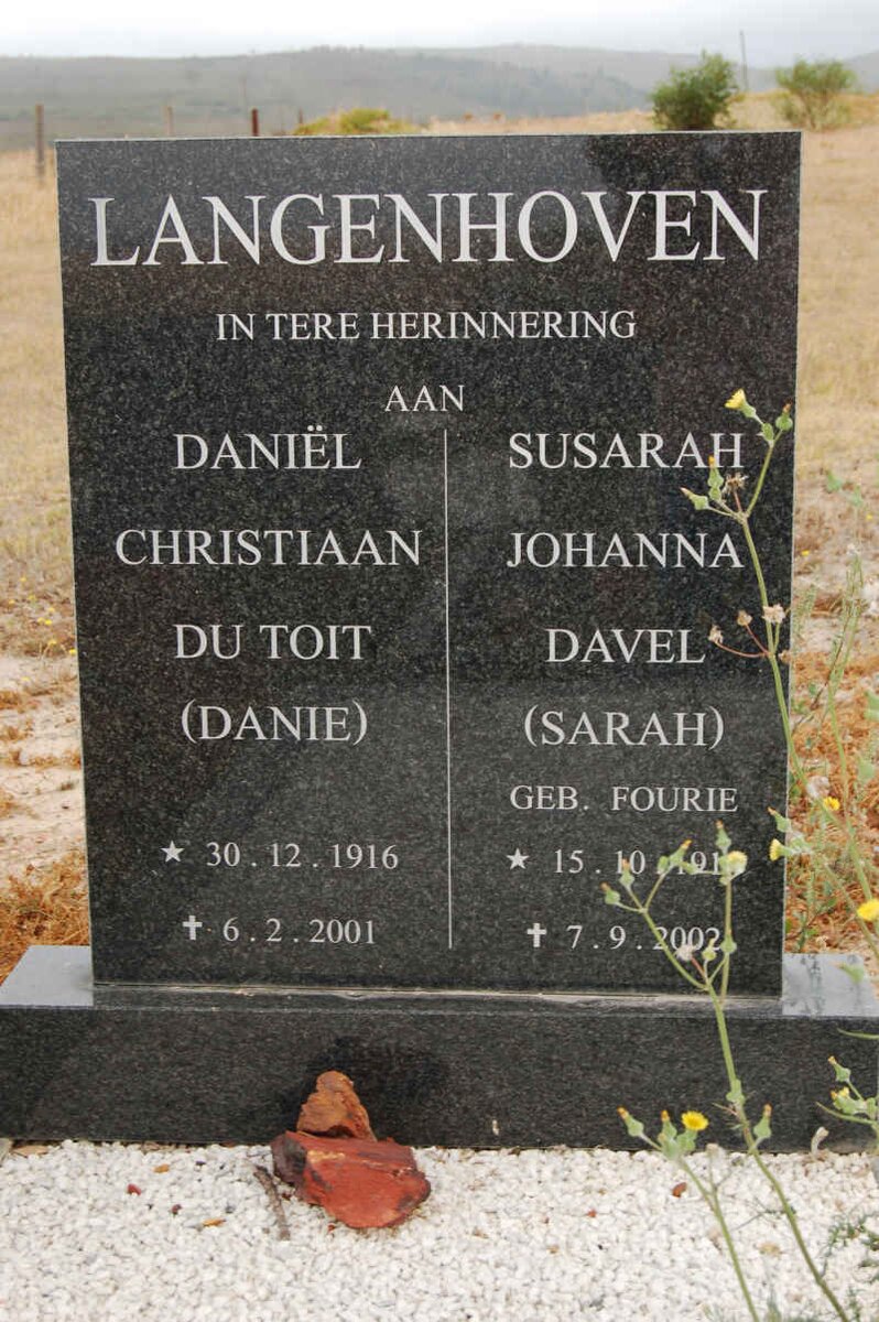 LANGENHOVEN Daniel Christiaan Du Toit 1916-2001 &amp; Susarah Johanna Davel FOURIE 191?-2002