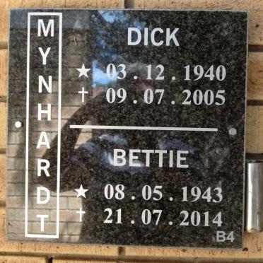 MYNHARDT Dick 1940-2005 &amp; Bettie 1943-2014