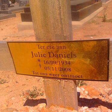 DANIELS Julie 1934-2008