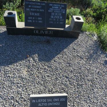 OLIVIER Vickie 1909-1992 & Bertie 1907-1997 :: OLIVIER Margot 1937-2019