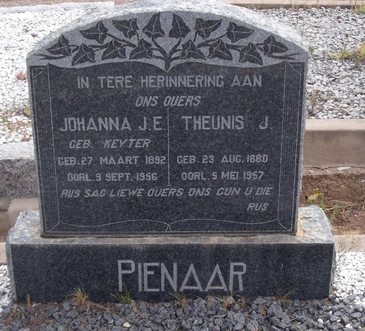 PIENAAR Theunis J. 1880-1957 &amp; Johanna J.E. KEYTER 1892-1956