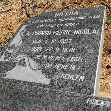 Western Cape, OUDTSHOORN district, Swartberg, Nooitgedacht 31, farm cemetery