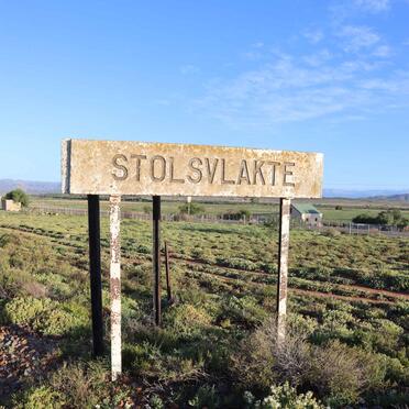 Western Cape, OUDTSHOORN district, Stolsvlakte 140_3, farm cemetery