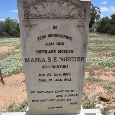 Western Cape, OUDTSHOORN district, Roodeheuvel 141_6, farm cemetery
