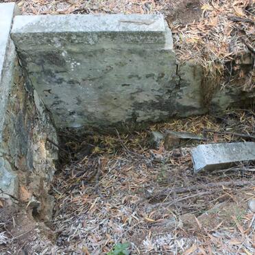 ? Unknown &amp; illegible graves