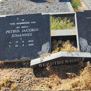 BEZUIDENHOUT Petrus Jacobus Johannes 1934-1999 & Sylvia 1937-1990