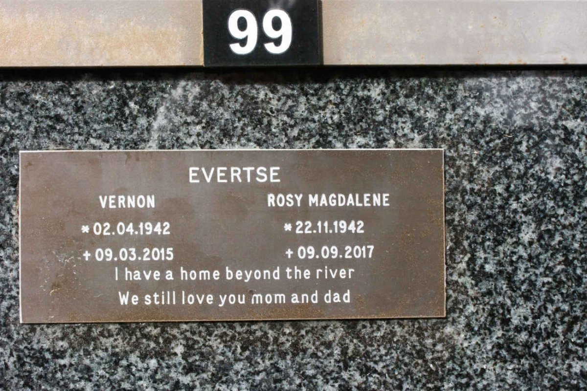 EVERTSE Vernon 1942-2015 &amp; Rosy Magdalene 1942-2017