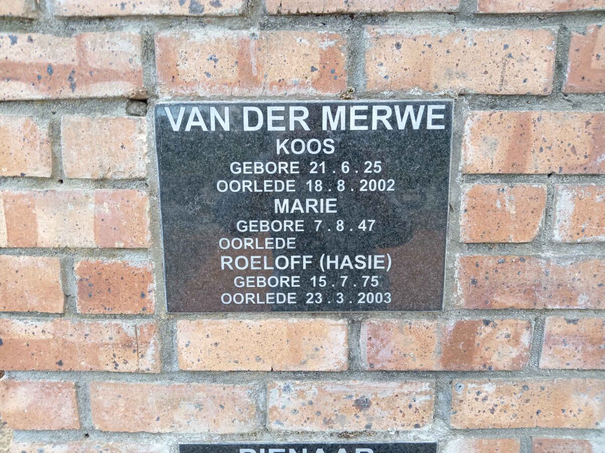 MERWE Koos, van der 1925-2002 &amp; Marie 1947- :: VAN DER MERWE Roeloff 1975-2003