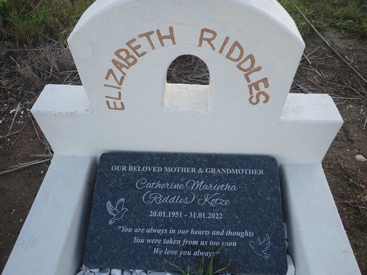 RIDDLES Elizabeth :: KOTZE Catherine Marietha nee RIDDLES 1951-2022