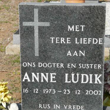 LUDIK Anne 1973-2002