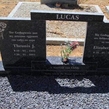 LUCAS Theunis J. 1932-2004 &amp; Elizabeth C. 1935-