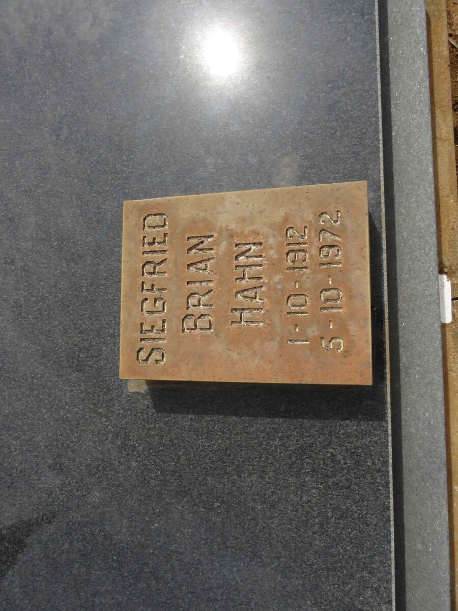 HAHN Siegfried Brian 1912-1972